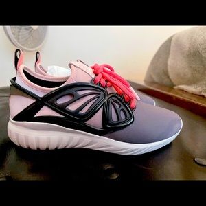 Sophia Webster fly by sneakers .